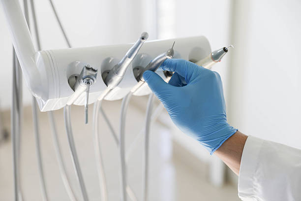 Professional Emergency Dentist technician working in Glendale, CA